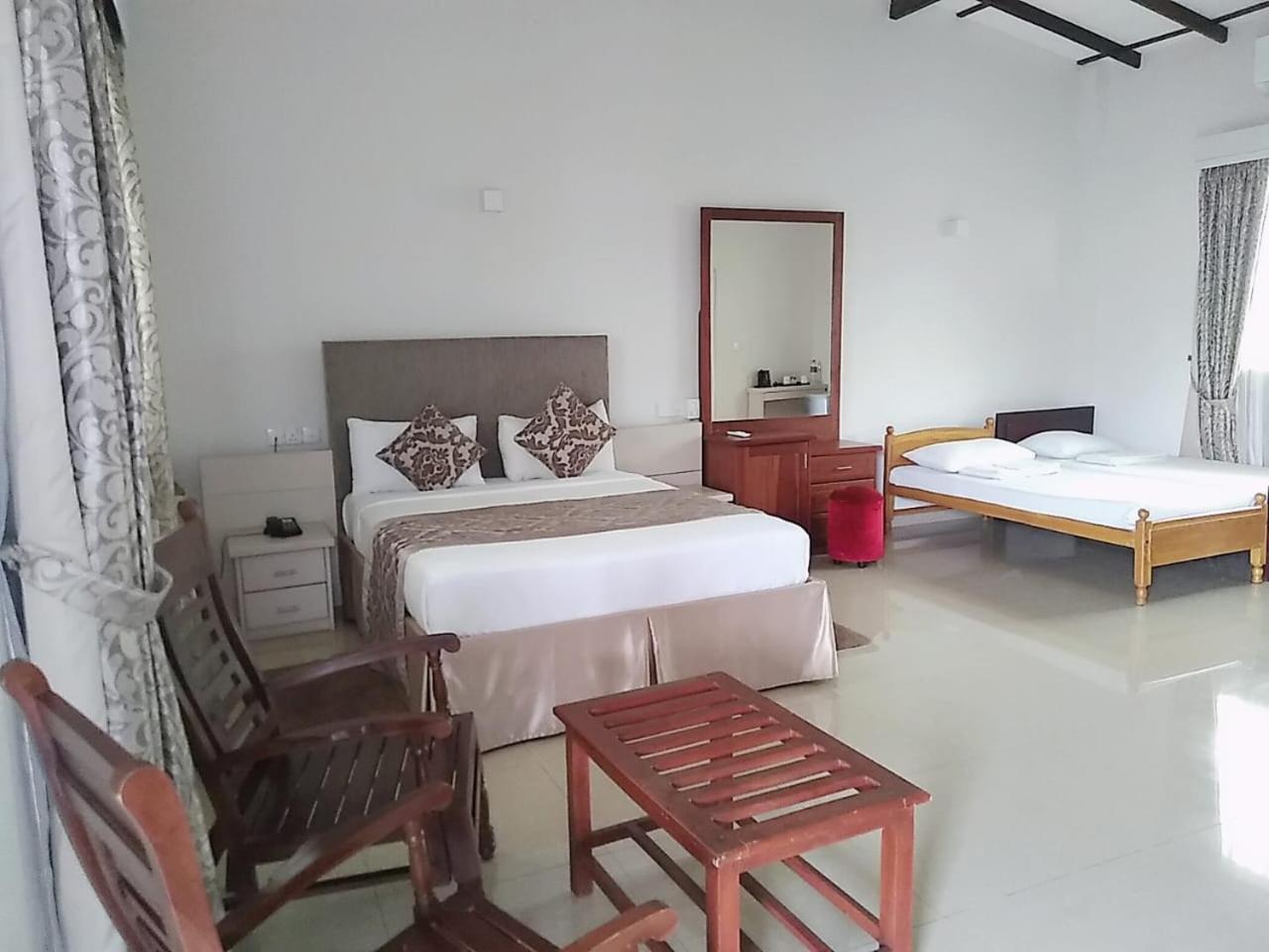 Nilakma Lagoon Negombo Kültér fotó